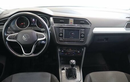 Volkswagen Tiguan II, 2021 год, 2 775 000 рублей, 11 фотография