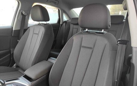 Audi A4, 2018 год, 1 985 000 рублей, 12 фотография