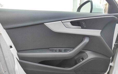 Audi A4, 2018 год, 1 985 000 рублей, 13 фотография