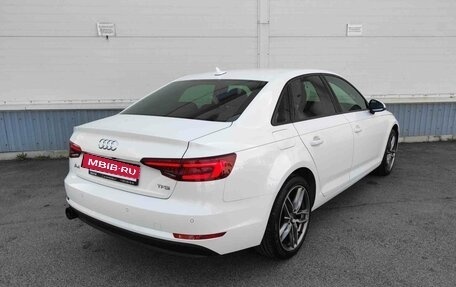 Audi A4, 2018 год, 1 985 000 рублей, 5 фотография