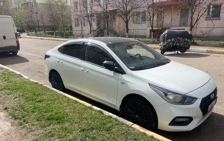 Hyundai Solaris II рестайлинг, 2018 год, 960 000 рублей, 1 фотография