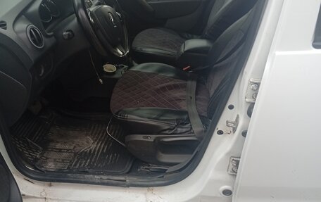 Renault Logan II, 2016 год, 410 000 рублей, 2 фотография