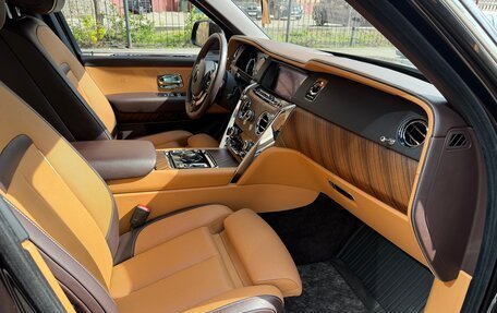 Rolls-Royce Cullinan, 2019 год, 27 990 000 рублей, 13 фотография