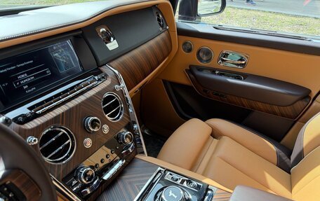 Rolls-Royce Cullinan, 2019 год, 27 990 000 рублей, 12 фотография