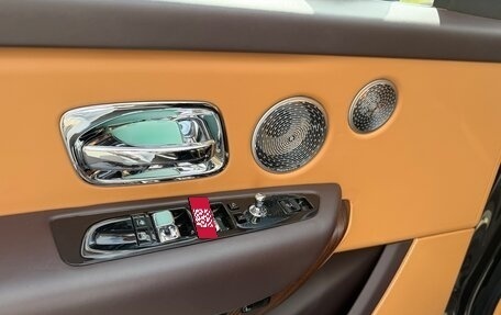 Rolls-Royce Cullinan, 2019 год, 27 990 000 рублей, 11 фотография