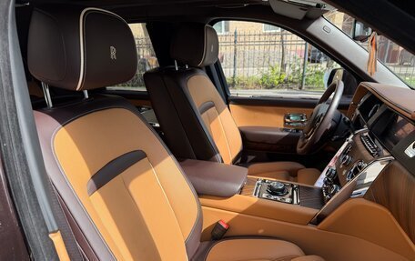 Rolls-Royce Cullinan, 2019 год, 27 990 000 рублей, 16 фотография