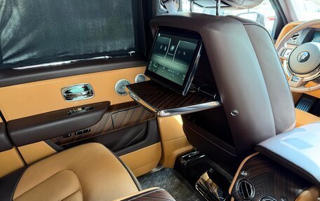 Rolls-Royce Cullinan, 2019 год, 27 990 000 рублей, 22 фотография