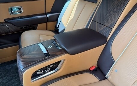 Rolls-Royce Cullinan, 2019 год, 27 990 000 рублей, 24 фотография
