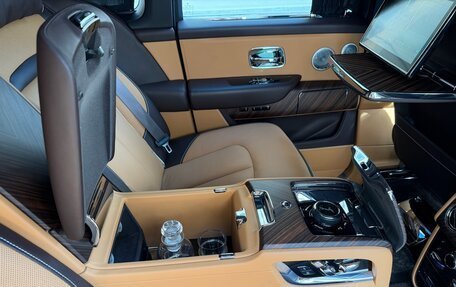 Rolls-Royce Cullinan, 2019 год, 27 990 000 рублей, 31 фотография