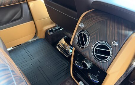 Rolls-Royce Cullinan, 2019 год, 27 990 000 рублей, 32 фотография