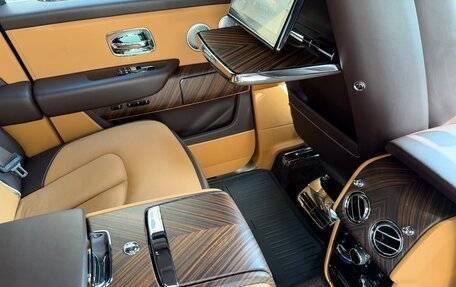 Rolls-Royce Cullinan, 2019 год, 27 990 000 рублей, 33 фотография