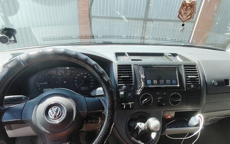 Volkswagen Transporter T5 рестайлинг, 2006 год, 1 000 000 рублей, 12 фотография