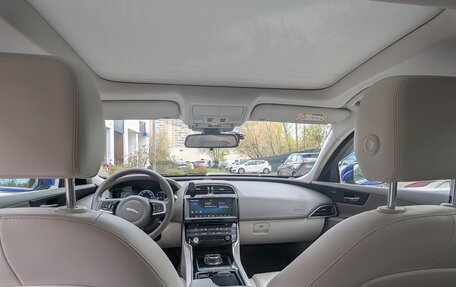 Jaguar XE I рестайлинг, 2017 год, 2 500 000 рублей, 11 фотография