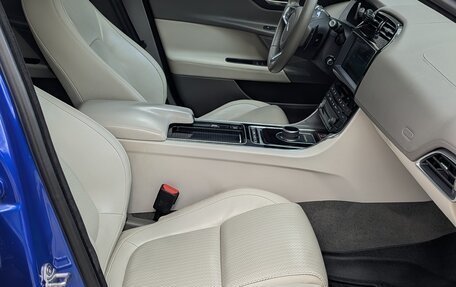 Jaguar XE I рестайлинг, 2017 год, 2 500 000 рублей, 18 фотография