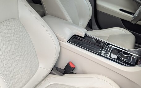 Jaguar XE I рестайлинг, 2017 год, 2 500 000 рублей, 19 фотография