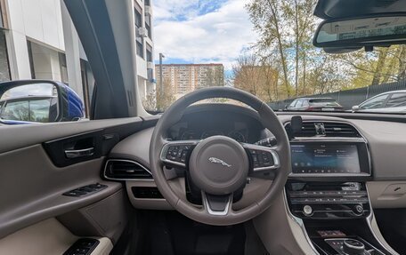 Jaguar XE I рестайлинг, 2017 год, 2 500 000 рублей, 14 фотография