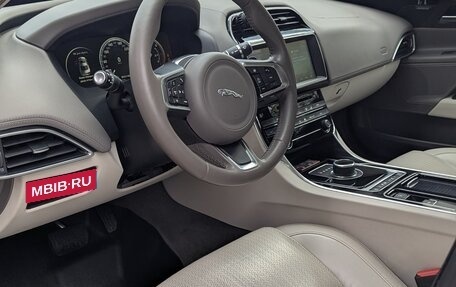 Jaguar XE I рестайлинг, 2017 год, 2 500 000 рублей, 16 фотография