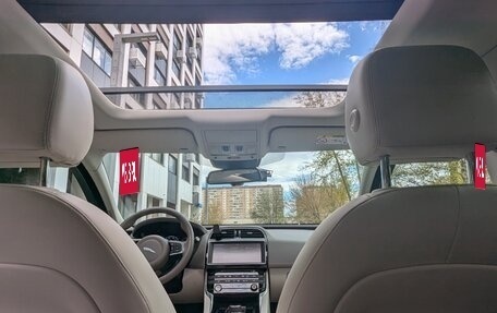 Jaguar XE I рестайлинг, 2017 год, 2 500 000 рублей, 12 фотография