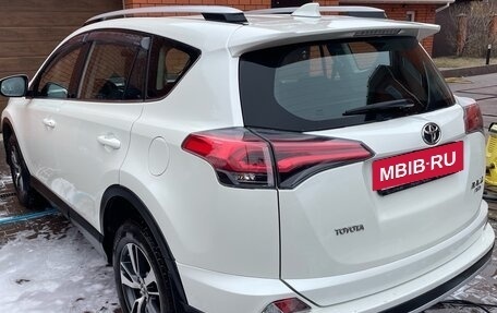 Toyota RAV4, 2018 год, 2 700 000 рублей, 7 фотография
