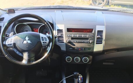 Mitsubishi Outlander III рестайлинг 3, 2008 год, 900 000 рублей, 15 фотография