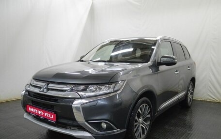 Mitsubishi Outlander III рестайлинг 3, 2015 год, 1 700 000 рублей, 1 фотография