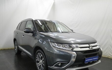 Mitsubishi Outlander III рестайлинг 3, 2015 год, 1 700 000 рублей, 3 фотография