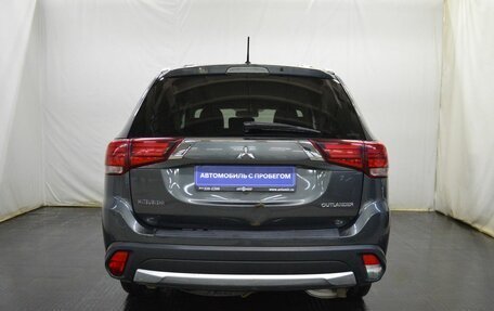 Mitsubishi Outlander III рестайлинг 3, 2015 год, 1 700 000 рублей, 6 фотография