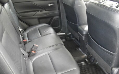 Mitsubishi Outlander III рестайлинг 3, 2015 год, 1 700 000 рублей, 13 фотография