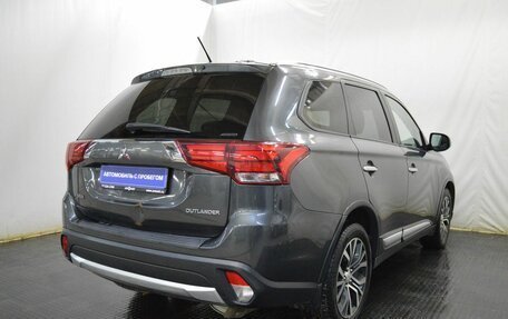 Mitsubishi Outlander III рестайлинг 3, 2015 год, 1 700 000 рублей, 5 фотография
