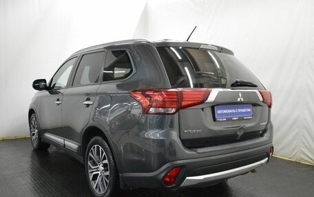 Mitsubishi Outlander III рестайлинг 3, 2015 год, 1 700 000 рублей, 7 фотография