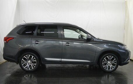 Mitsubishi Outlander III рестайлинг 3, 2015 год, 1 700 000 рублей, 4 фотография