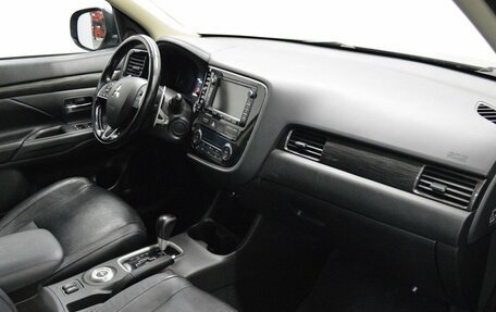 Mitsubishi Outlander III рестайлинг 3, 2015 год, 1 700 000 рублей, 12 фотография
