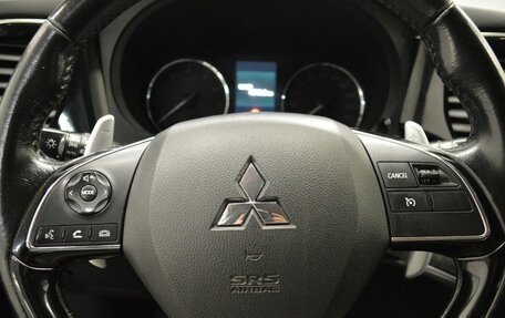 Mitsubishi Outlander III рестайлинг 3, 2015 год, 1 700 000 рублей, 15 фотография