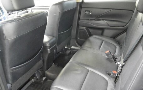 Mitsubishi Outlander III рестайлинг 3, 2015 год, 1 700 000 рублей, 11 фотография