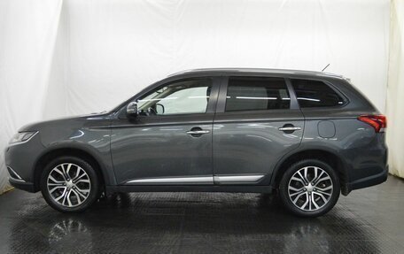 Mitsubishi Outlander III рестайлинг 3, 2015 год, 1 700 000 рублей, 8 фотография