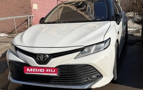 Toyota Camry, 2019 год, 1 630 000 рублей, 2 фотография