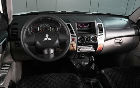 Mitsubishi Pajero IV, 2010 год, 1 599 000 рублей, 6 фотография