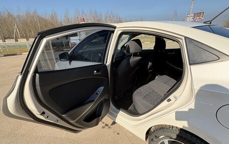 Hyundai Solaris II рестайлинг, 2014 год, 1 000 000 рублей, 10 фотография