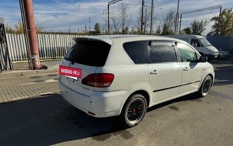 Toyota Ipsum II, 2001 год, 640 000 рублей, 2 фотография