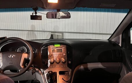 Hyundai H-1 II рестайлинг, 2012 год, 1 600 000 рублей, 11 фотография