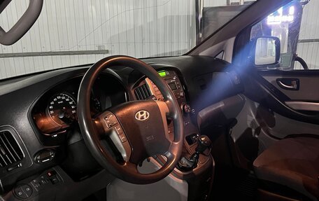 Hyundai H-1 II рестайлинг, 2012 год, 1 600 000 рублей, 10 фотография