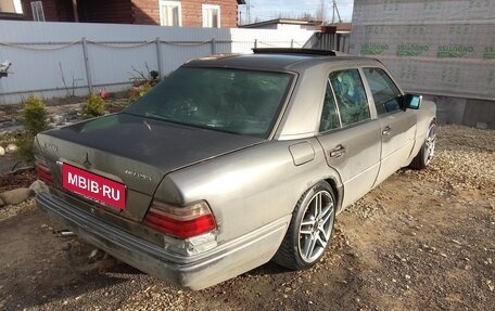 Mercedes-Benz E-Класс, 1994 год, 160 000 рублей, 2 фотография