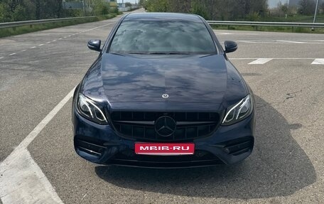 Mercedes-Benz E-Класс, 2019 год, 3 400 000 рублей, 1 фотография