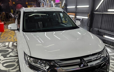 Mitsubishi Outlander III рестайлинг 3, 2015 год, 1 880 000 рублей, 2 фотография