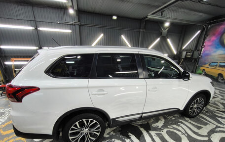 Mitsubishi Outlander III рестайлинг 3, 2015 год, 1 880 000 рублей, 12 фотография