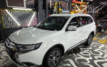 Mitsubishi Outlander III рестайлинг 3, 2015 год, 1 880 000 рублей, 6 фотография