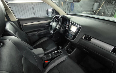 Mitsubishi Outlander III рестайлинг 3, 2015 год, 1 880 000 рублей, 16 фотография