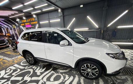 Mitsubishi Outlander III рестайлинг 3, 2015 год, 1 880 000 рублей, 13 фотография