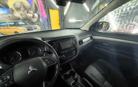 Mitsubishi Outlander III рестайлинг 3, 2015 год, 1 880 000 рублей, 24 фотография