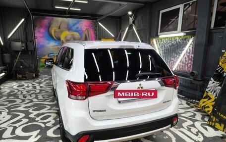Mitsubishi Outlander III рестайлинг 3, 2015 год, 1 880 000 рублей, 9 фотография